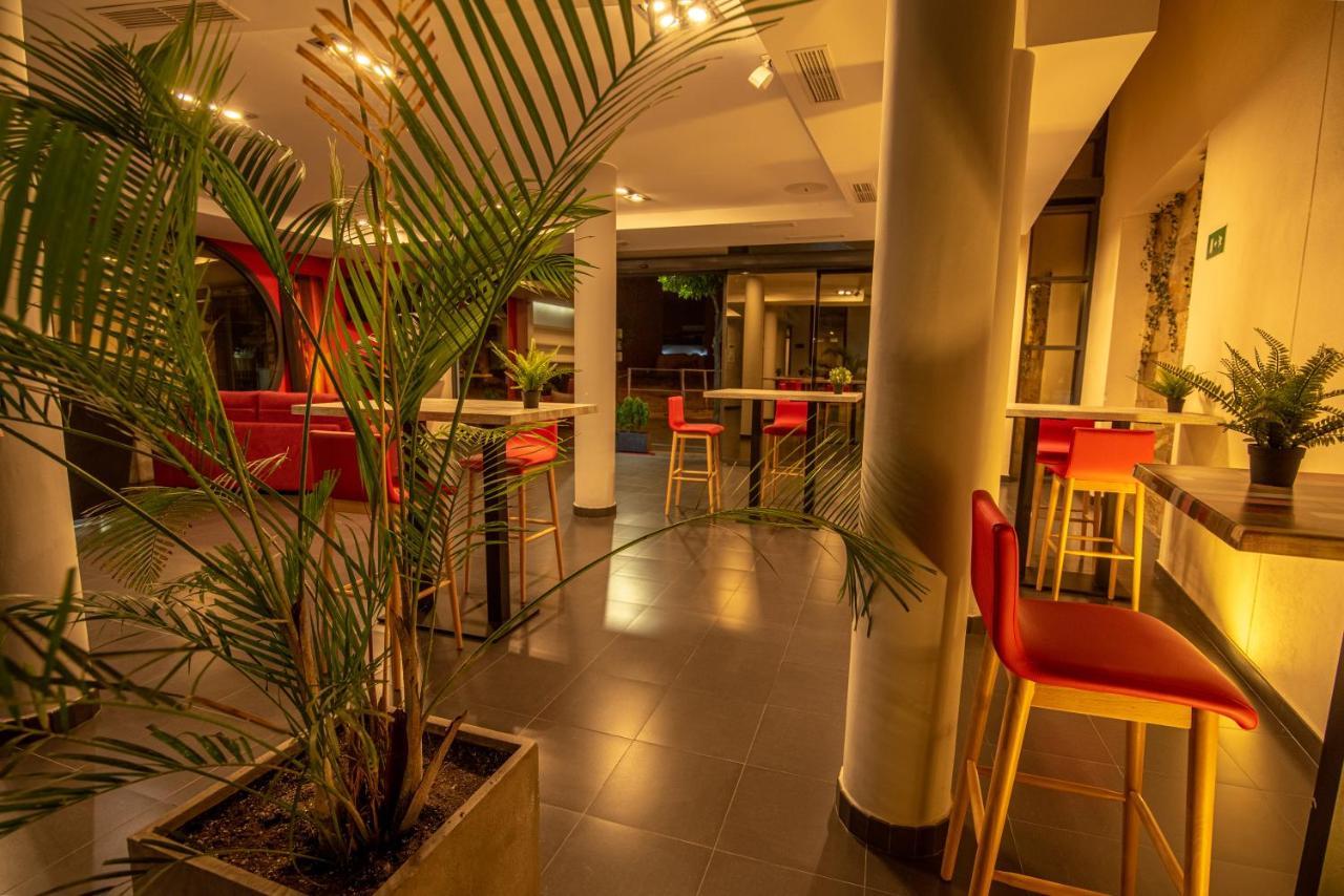 Hotel Los Nardos Чипиона Екстериор снимка
