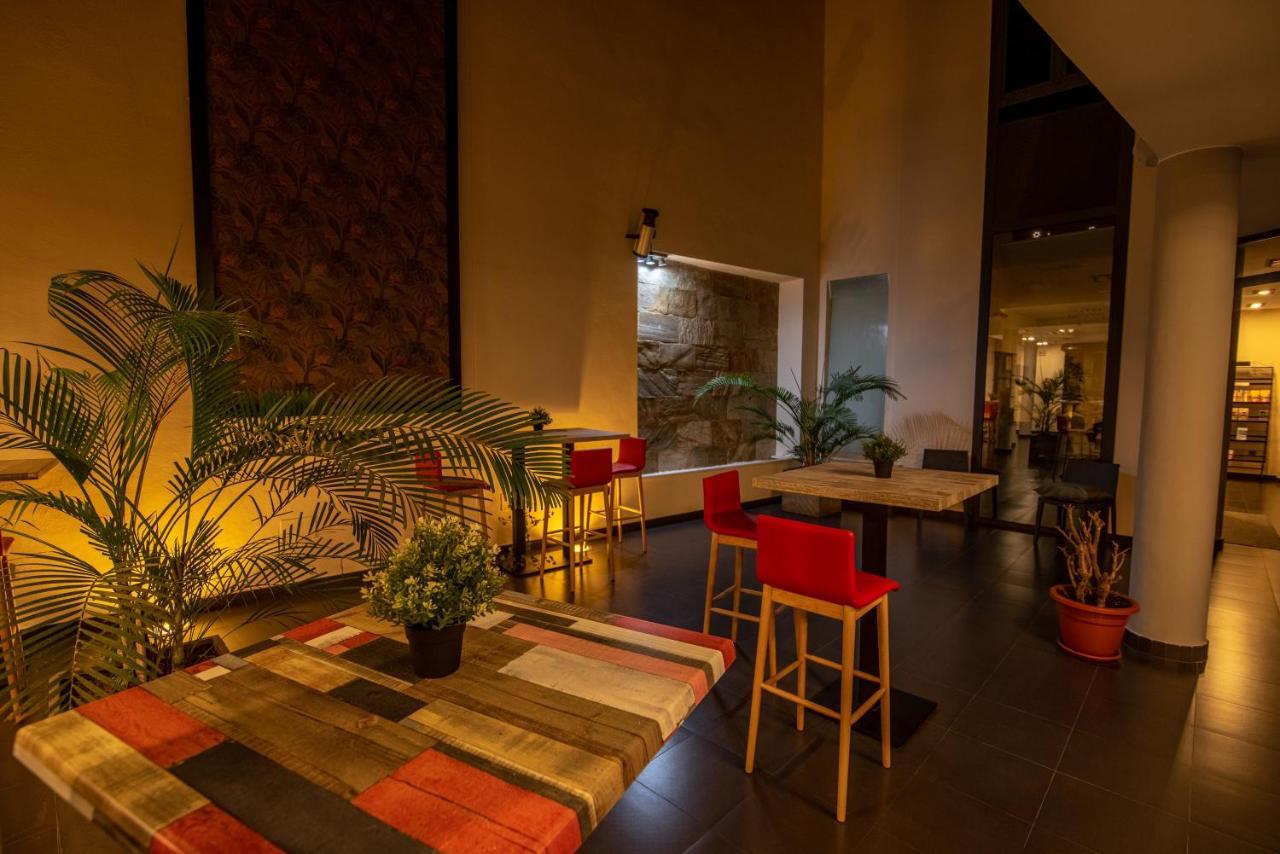 Hotel Los Nardos Чипиона Екстериор снимка